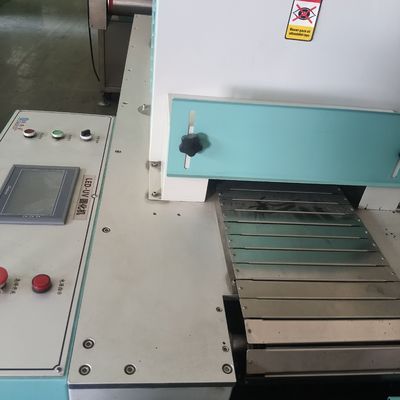 Промышленный светодиодный ультрафиолетовый отвердитель для быстрой сушки и отверждения покрытий, чернил и клеев на основе растворителей.