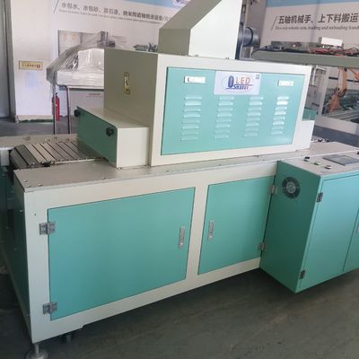 Промышленный светодиодный ультрафиолетовый отвердитель для быстрой сушки и отверждения покрытий, чернил и клеев на основе растворителей.