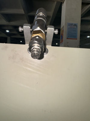 Высокопроизводительное двухстанционное спин-покрытие для водо/масляного барьерного покрытия целлюлозной посуды